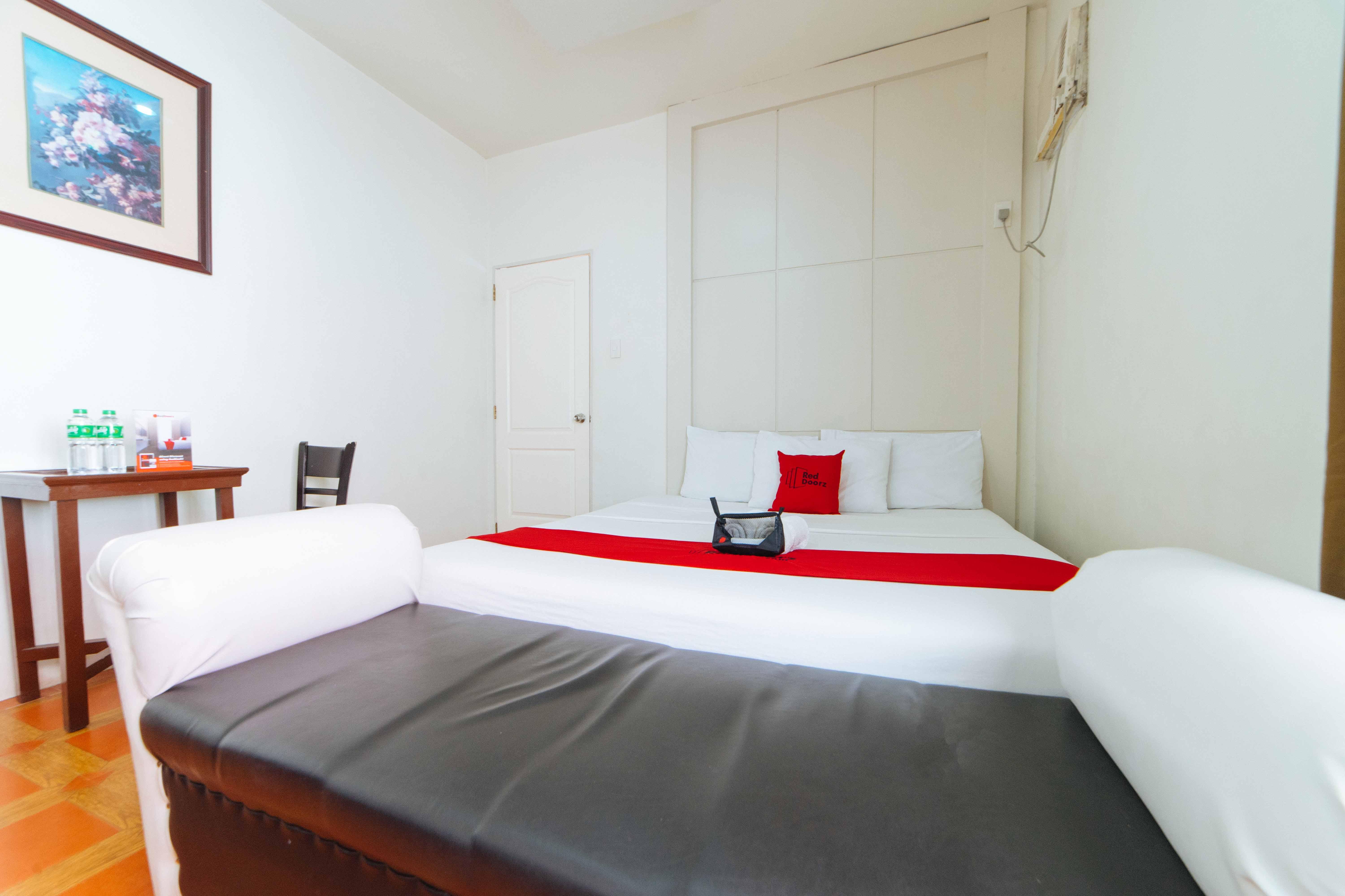 Reddoorz Near Walking Street Angeles City Eksteriør billede