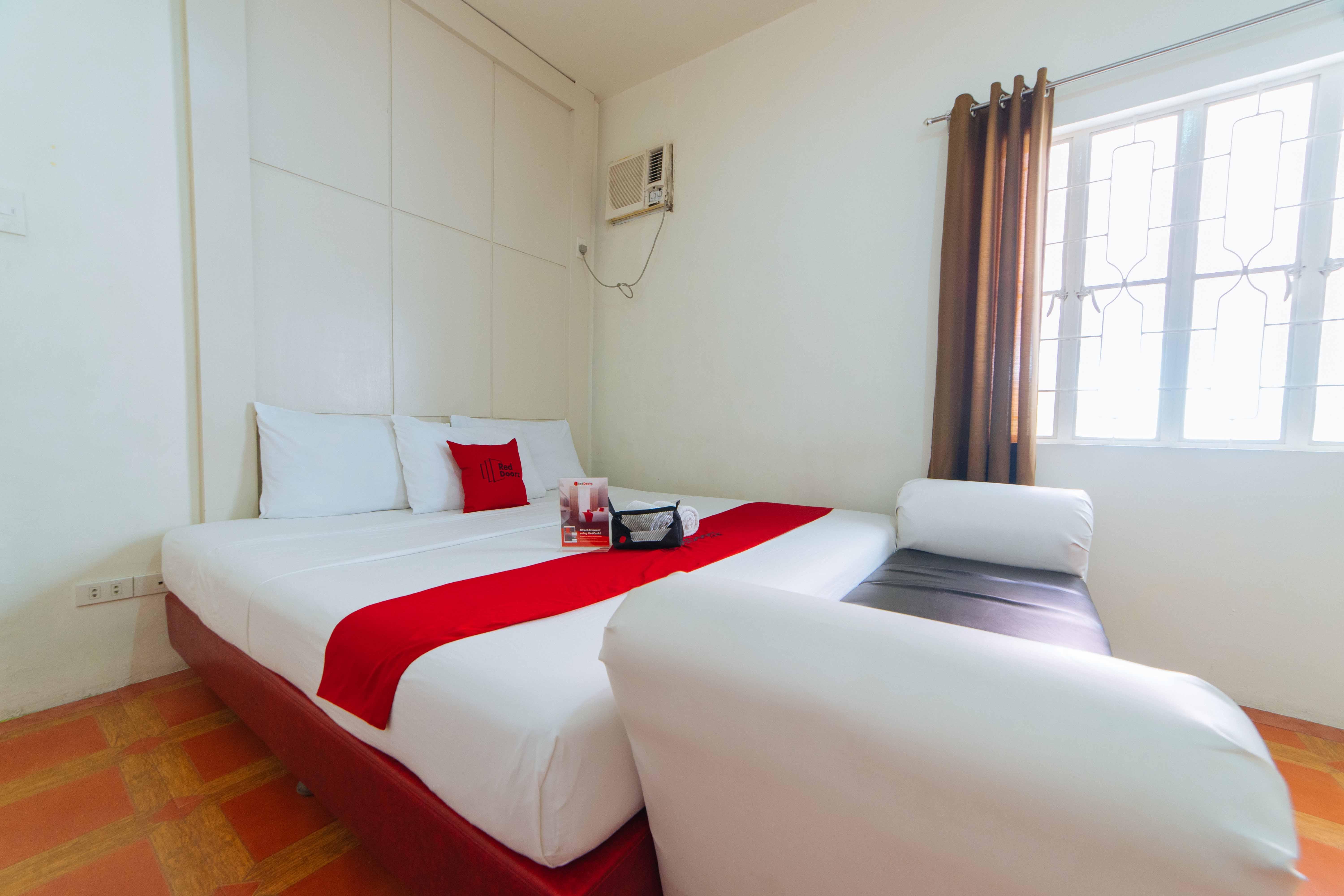 Reddoorz Near Walking Street Angeles City Eksteriør billede