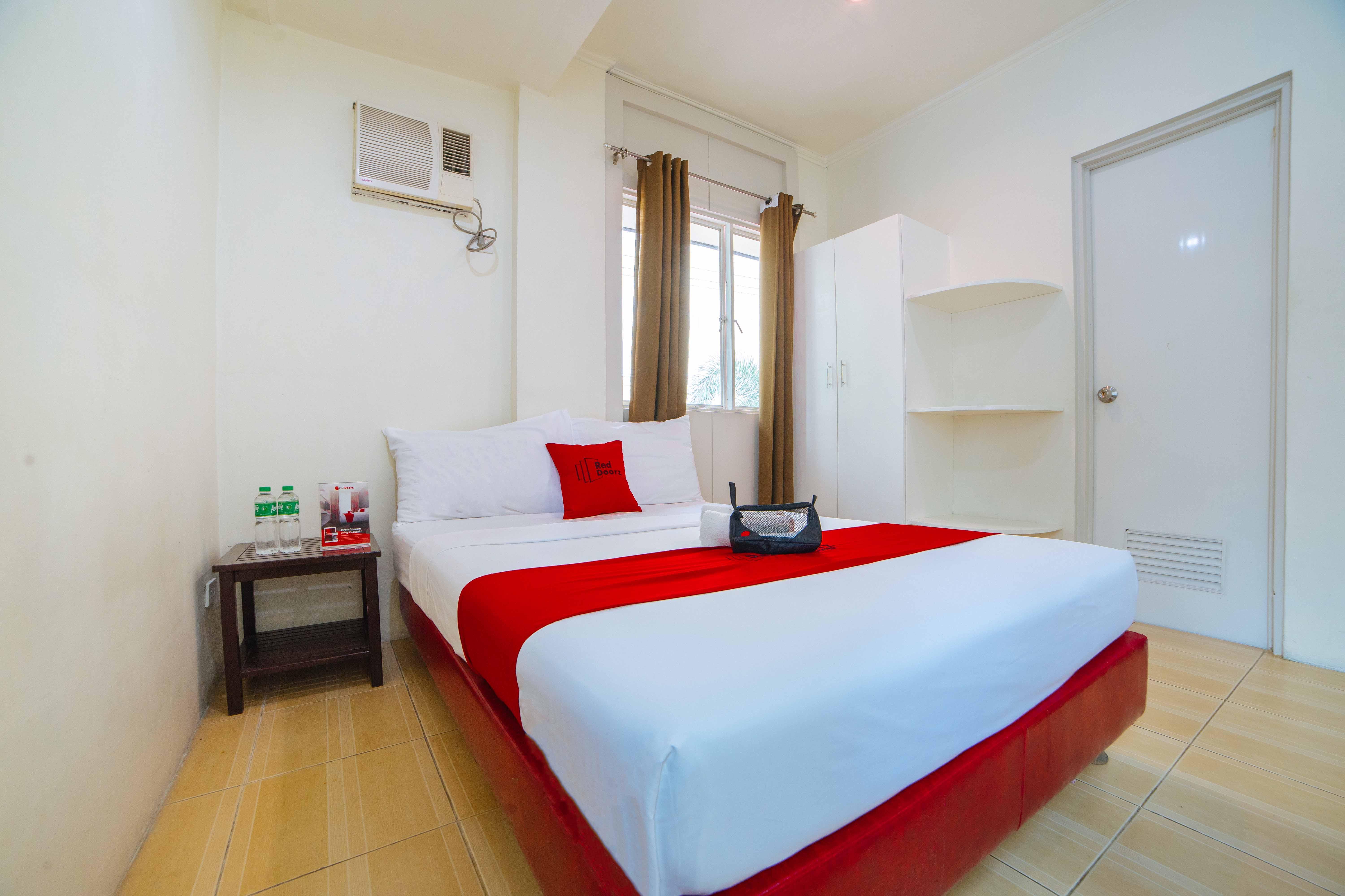 Reddoorz Near Walking Street Angeles City Eksteriør billede