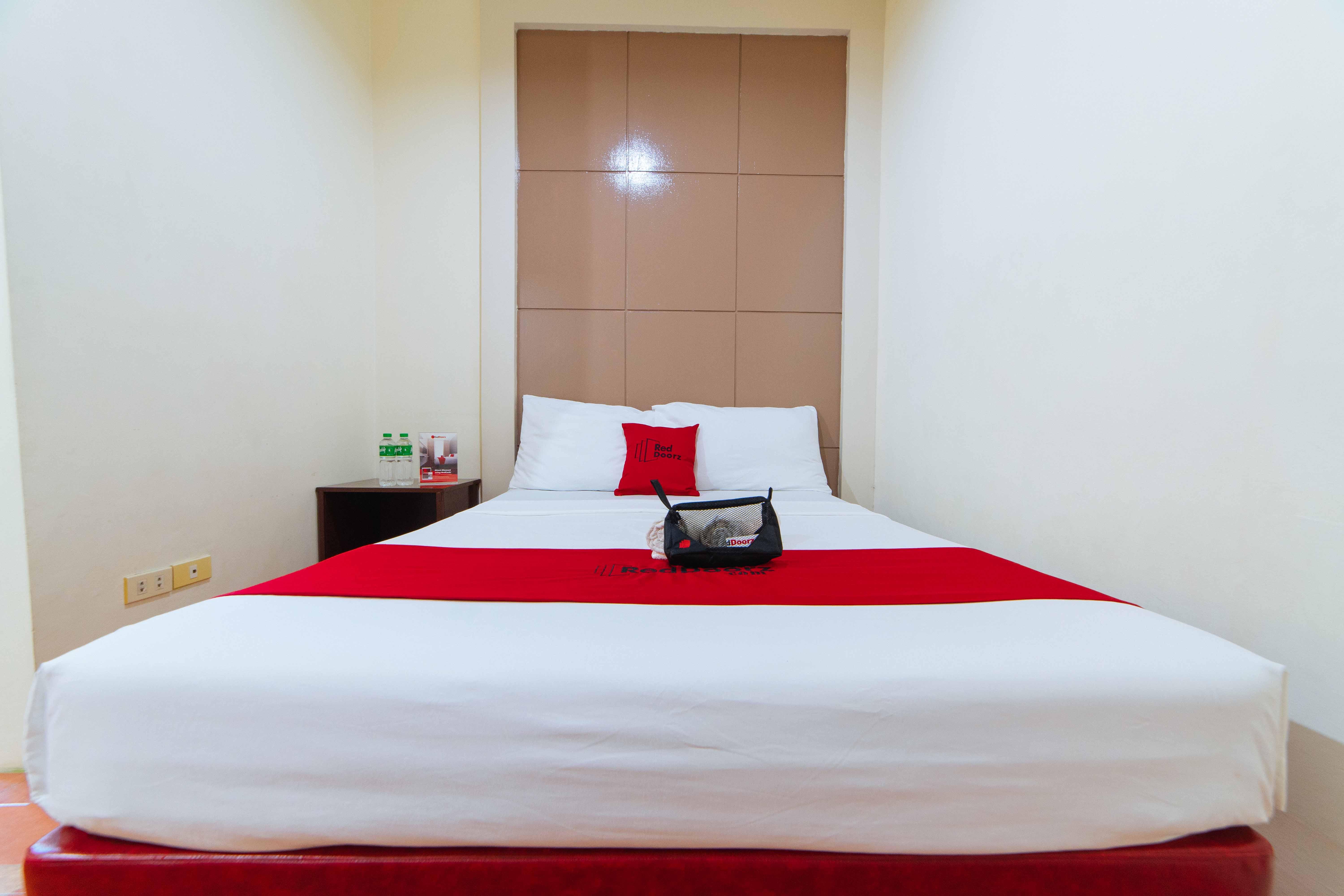Reddoorz Near Walking Street Angeles City Eksteriør billede