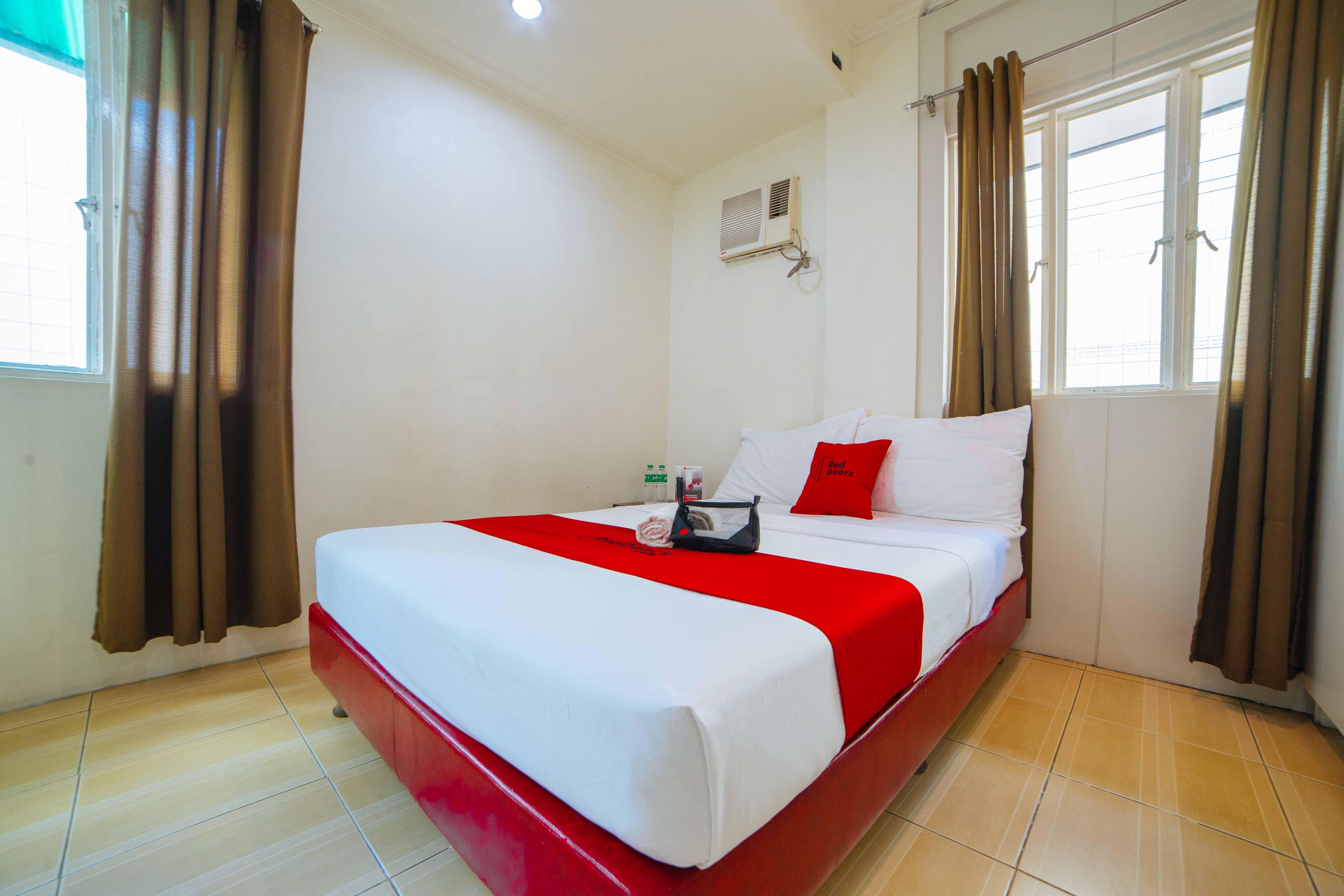 Reddoorz Near Walking Street Angeles City Eksteriør billede