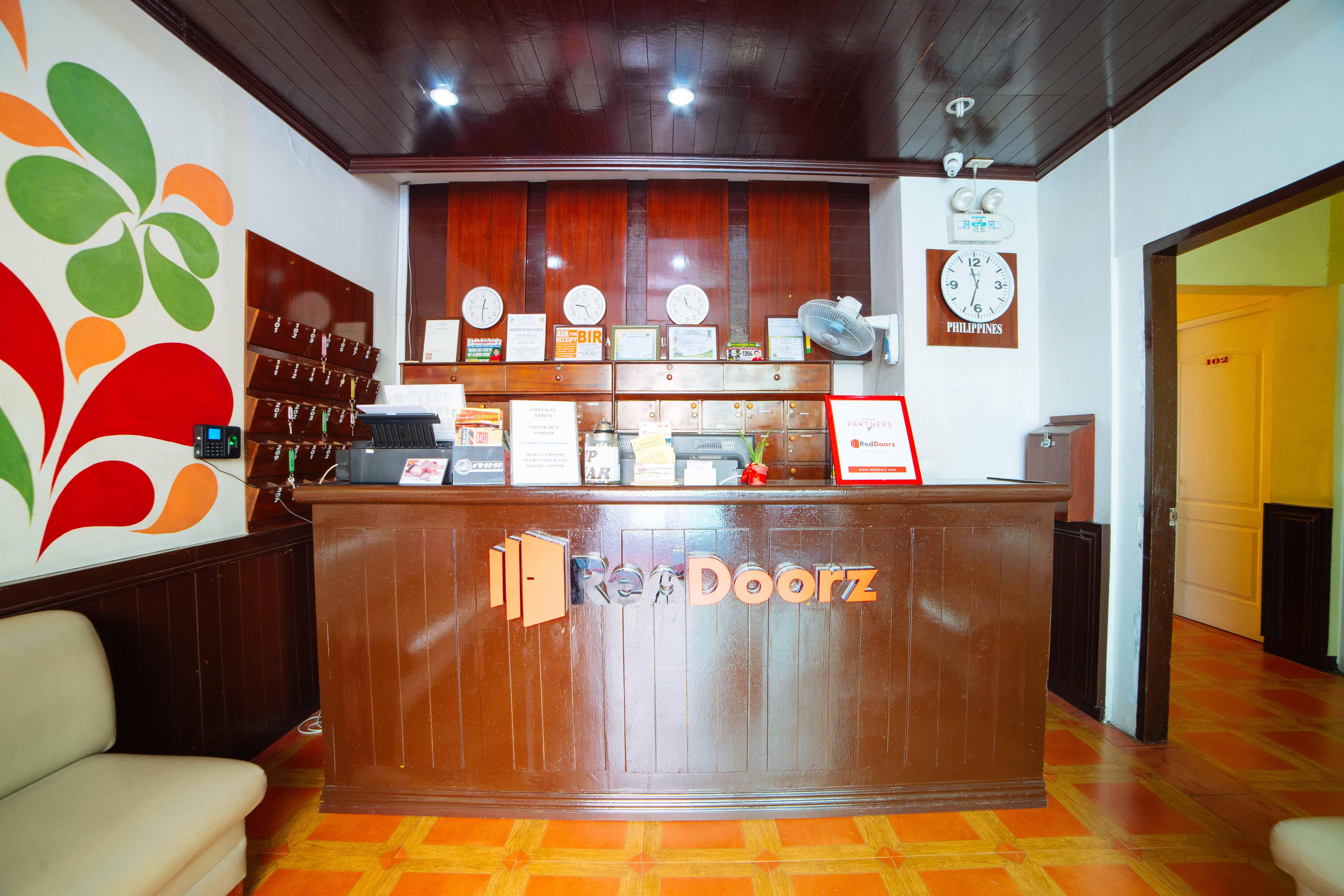 Reddoorz Near Walking Street Angeles City Eksteriør billede