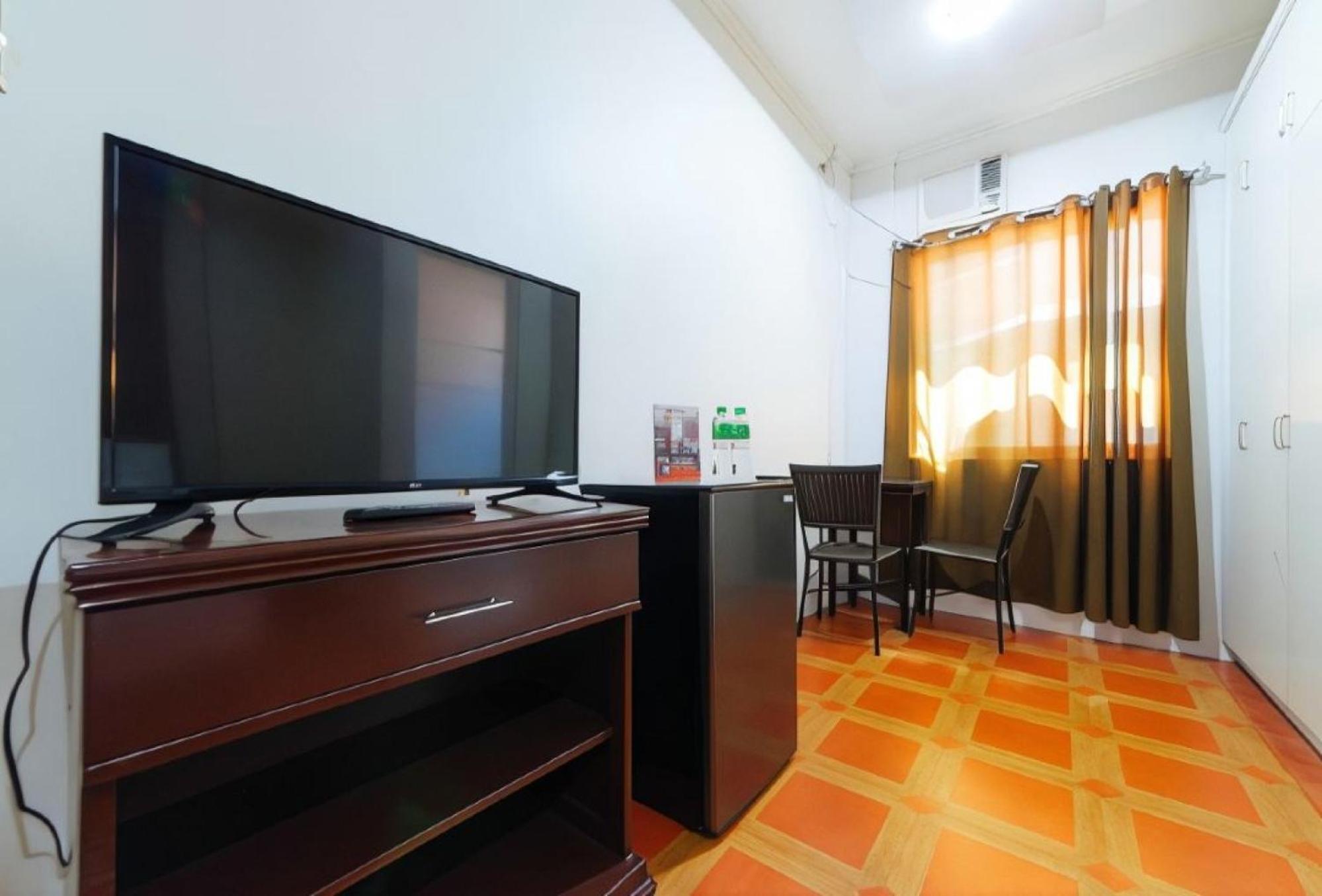 Reddoorz Near Walking Street Angeles City Eksteriør billede